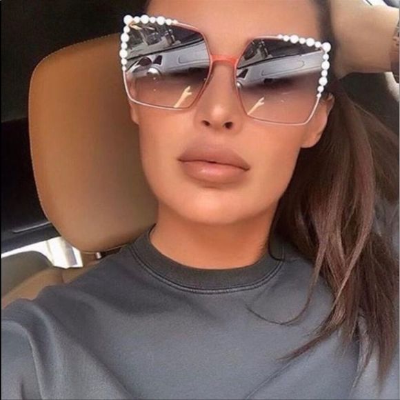 Fendi Pearl-Embellished Sunglasses - Black and White